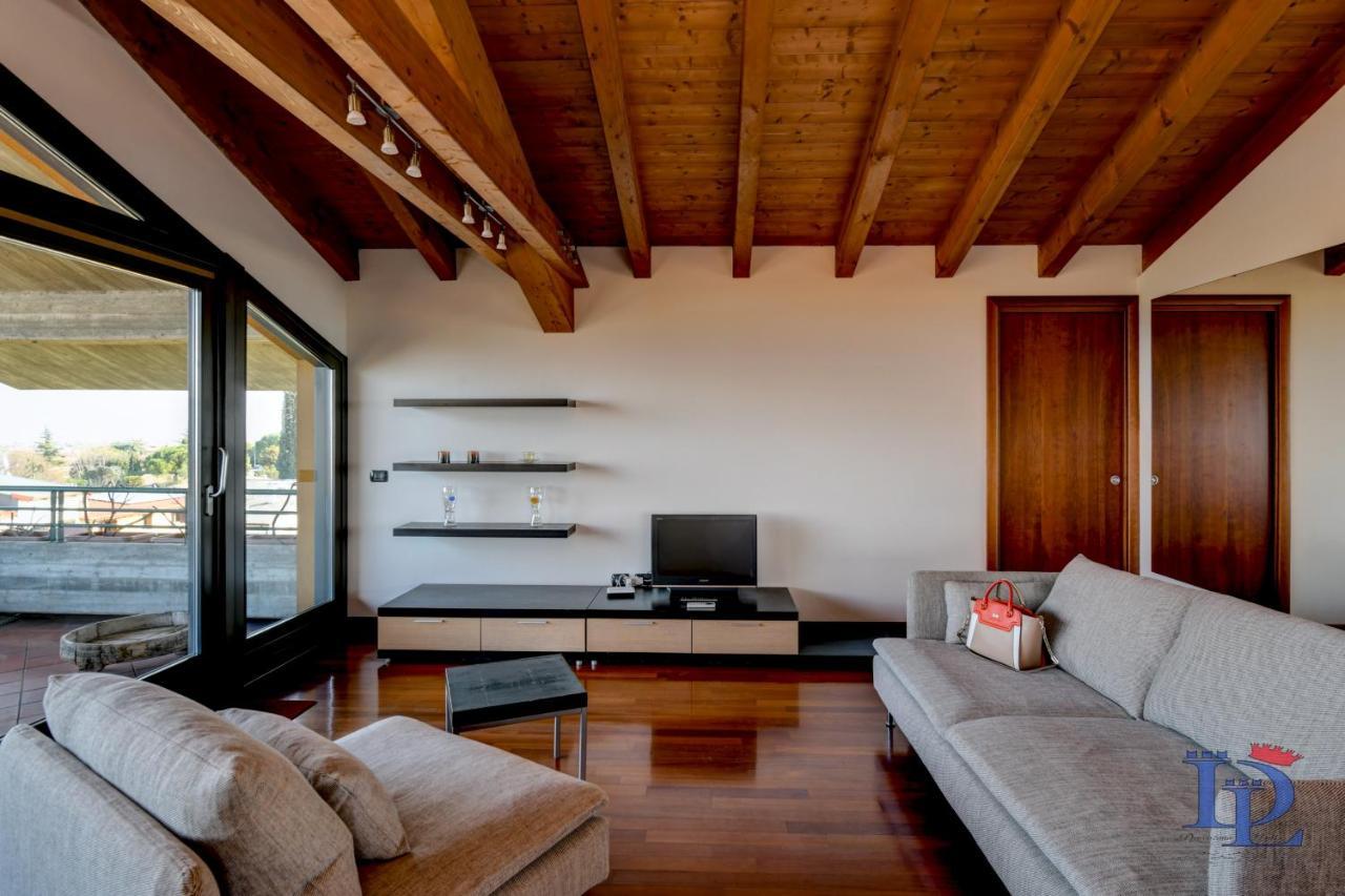 Desenzanoloft Official Partner Marriott Homes & Villas - Paradise Lake View In A 5 Pools Exclusive Residence Desenzano del Garda Exterior photo