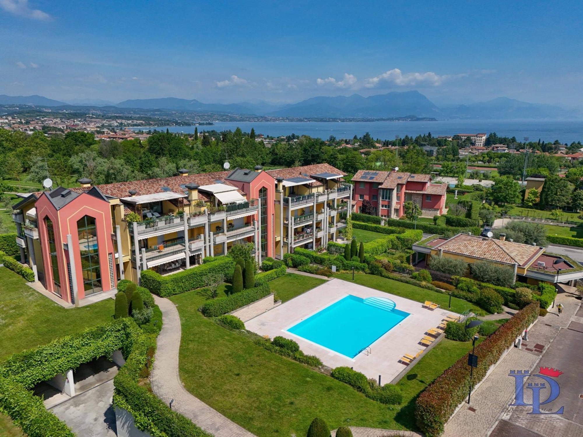 Desenzanoloft Official Partner Marriott Homes & Villas - Paradise Lake View In A 5 Pools Exclusive Residence Desenzano del Garda Exterior photo