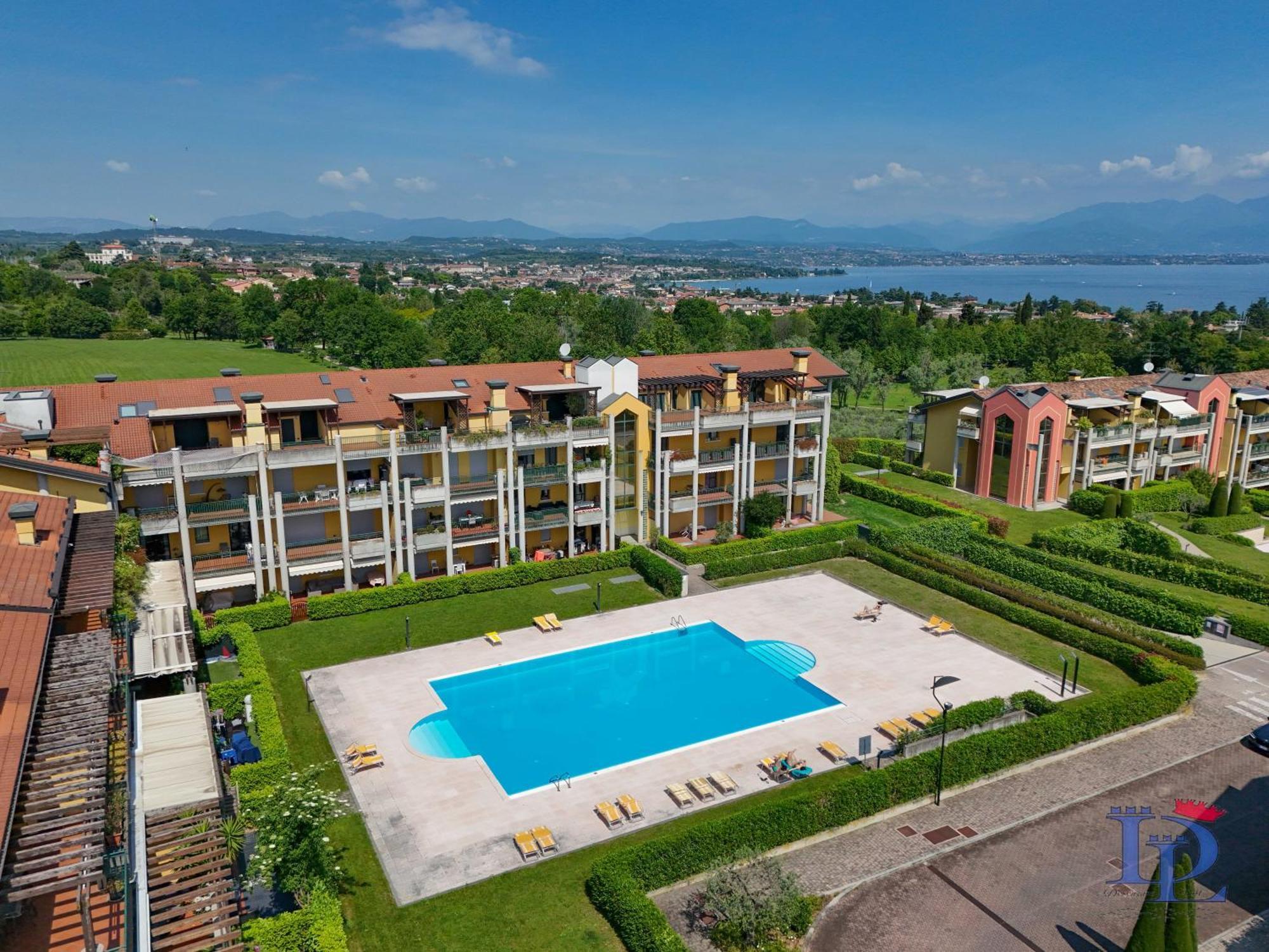 Desenzanoloft Official Partner Marriott Homes & Villas - Paradise Lake View In A 5 Pools Exclusive Residence Desenzano del Garda Exterior photo